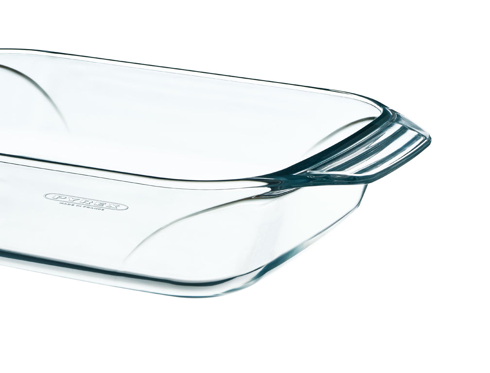 Rectangular glass baking dish easy to handle