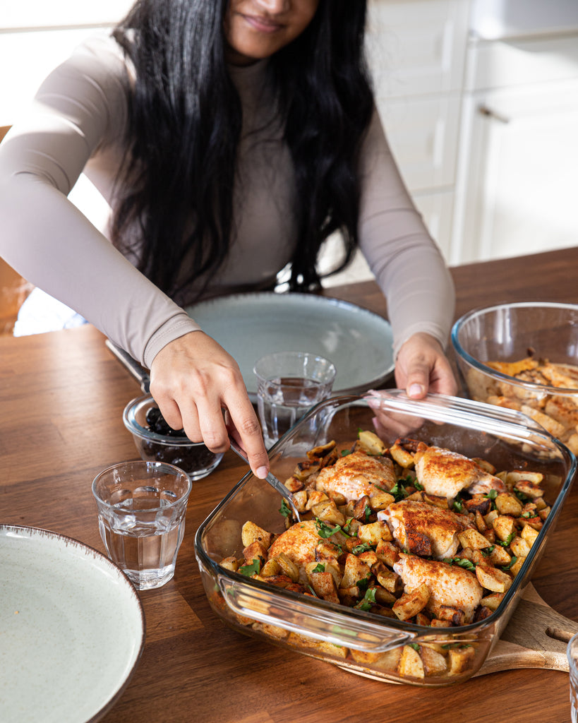 Rectangular glass baking dish easy to handle
